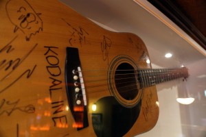 Autographed Guitar An Pucan Pub Galway_0668